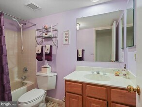 1307 Wedgewood Manor Way in Reston, VA - Foto de edificio - Building Photo