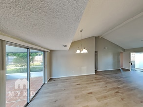 7606 Woodland Oaks Ct in Tampa, FL - Foto de edificio - Building Photo