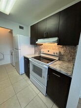 4096 N Pine Island Rd in Sunrise, FL - Building Photo - Building Photo