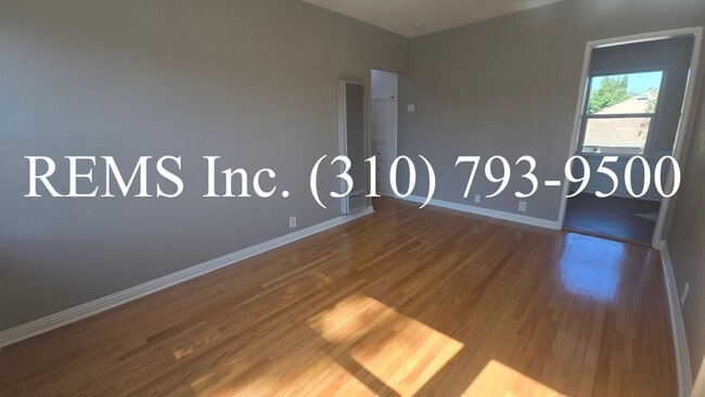3009 1/2 Brighton Ave in Los Angeles, CA - Building Photo - Building Photo