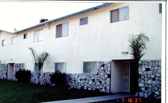 7348 Elm St in San Bernardino, CA - Foto de edificio - Building Photo