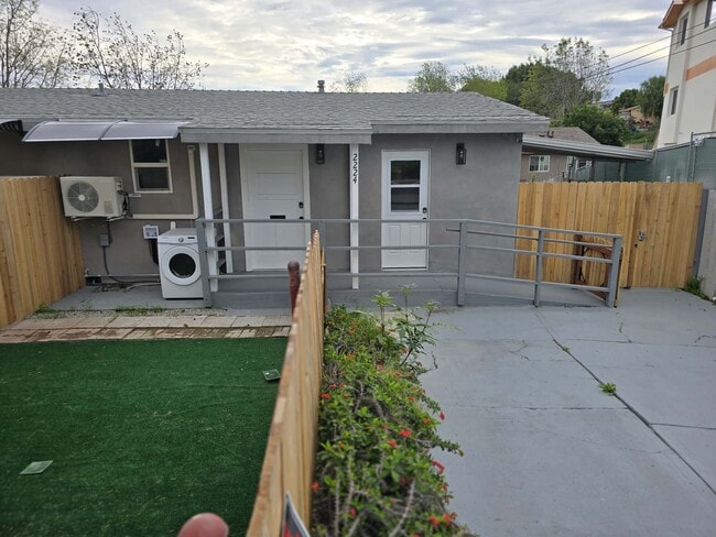 property at 2224 W Dunlop St