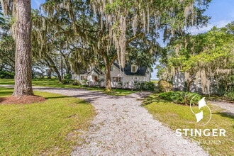 263 Brickyard Point Rd S in Beaufort, SC - Building Photo - Building Photo