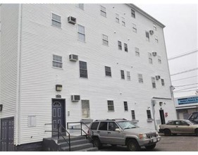 153 Belleville Ave in New Bedford, MA - Foto de edificio - Building Photo