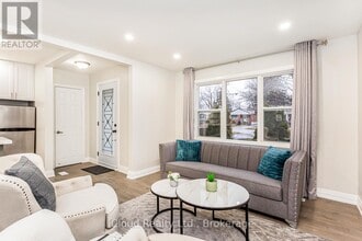 89 Darlingside Dr in Toronto, ON - Building Photo - Building Photo