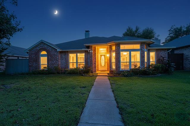 7114 Lo Chalmers Ln in Garland, TX - Building Photo