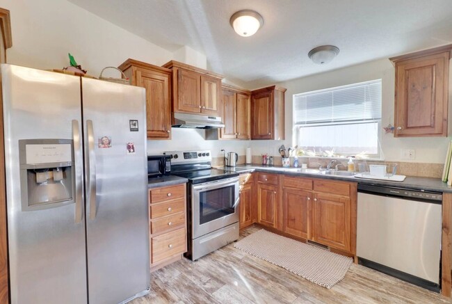 property at 610 SE Oak St