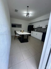 402 SW 8th St, Unit 2 in Hallandale Beach, FL - Building Photo - Building Photo