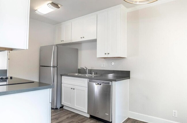 3056 Via Alicante in San Diego, CA - Building Photo - Building Photo