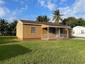 9538 Little River Blvd in Miami, FL - Building Photo - Building Photo