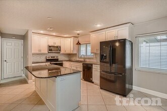 215 Hillcrest Dr in Safety Harbor, FL - Foto de edificio - Building Photo