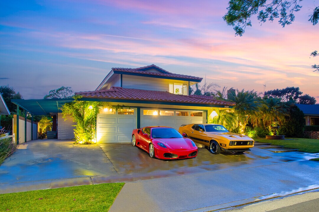 2718 N Wright St in Santa Ana, CA - Foto de edificio