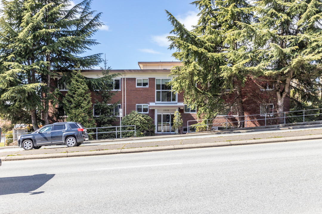 Lonsdale Apartments in North Vancouver, BC - Building Photo