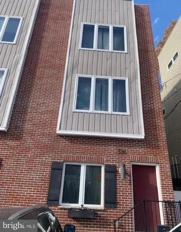 property at 336 Leverington Ave