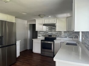 206 S Market St in Brazoria, TX - Building Photo - Building Photo