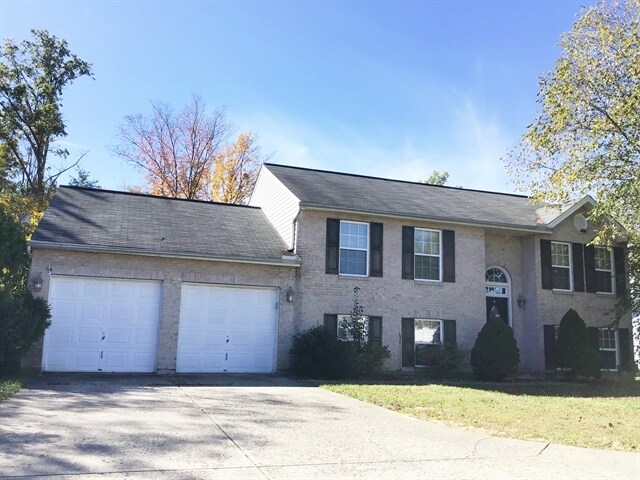 1431 Breckenridge Way in Amelia, OH - Building Photo