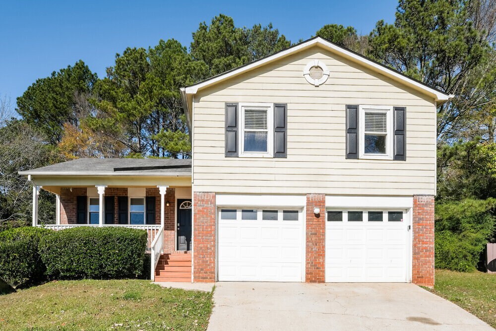 841 Arbor Ct in Stone Mountain, GA - Foto de edificio