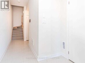 590 N Service Rd in Hamilton, ON - Building Photo - Building Photo