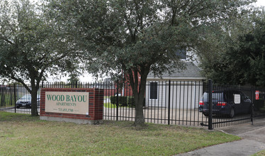 Wood Bayou Apartments in Houston, TX - Foto de edificio - Building Photo