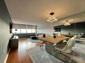 1301 NE Miami Gardens Dr in Miami Gardens, FL - Building Photo