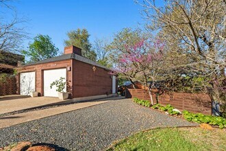 2200 Homedale Dr in Austin, TX - Building Photo - Building Photo