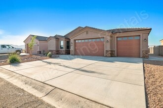 3851 E McVicar Ave in Kingman, AZ - Building Photo - Building Photo