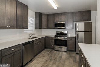 1055 Field View Dr in Mcdonough, GA - Building Photo - Building Photo