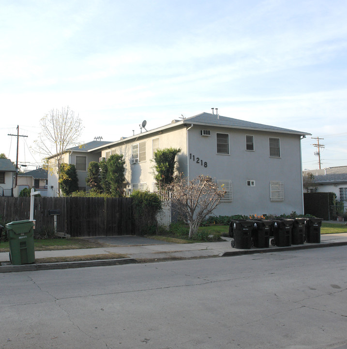 11218 Morrison St in North Hollywood, CA - Foto de edificio