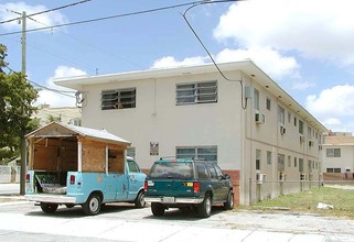 469-479 SW 3rd St in Miami, FL - Building Photo - Building Photo