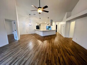 4427 Leyland Dr in Pearland, TX - Foto de edificio - Building Photo