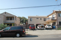 5 Unit Apartment + 1 Nonconforming in Los Angeles, CA - Foto de edificio - Building Photo