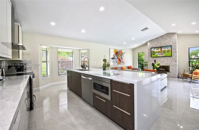 6021 NW 61st St in Parkland, FL - Building Photo - Building Photo
