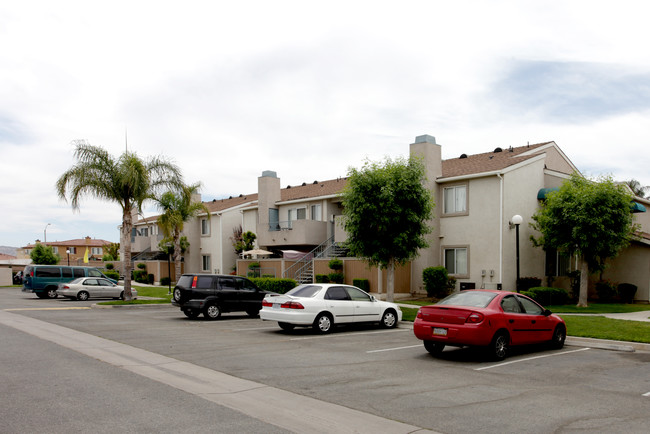 Park Towne Apartments in Perris, CA - Building Photo - Building Photo