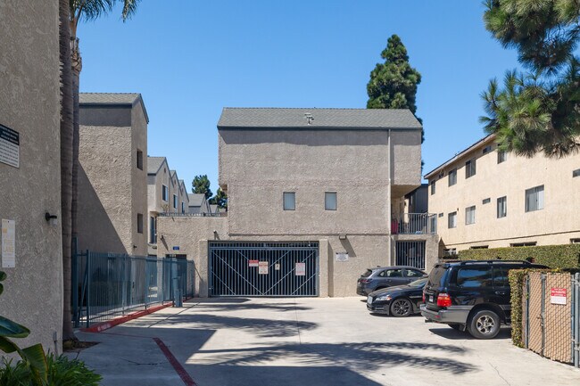Joanne Villas in Hawthorne, CA - Building Photo - Building Photo