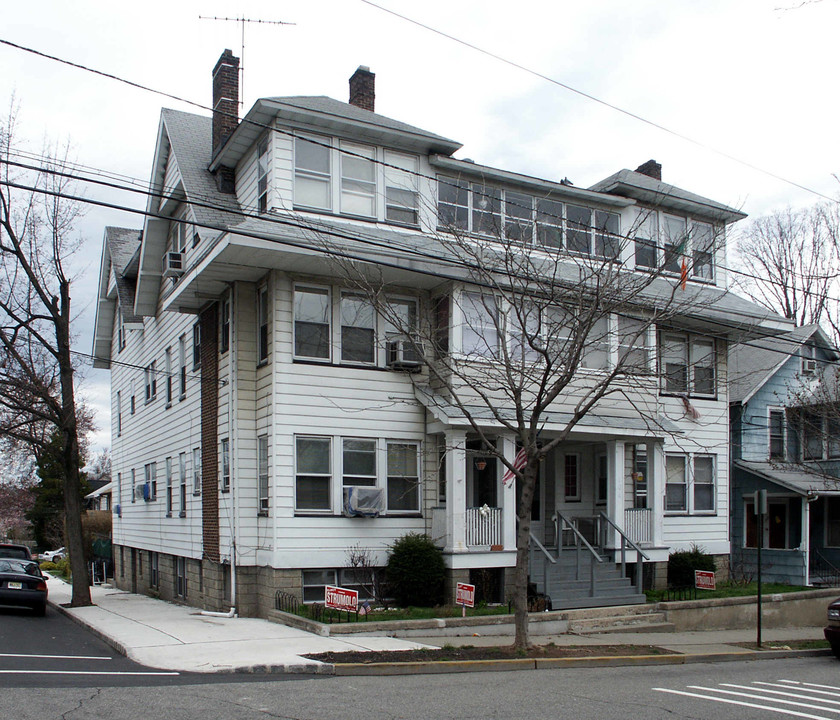 102-104 Overlook Ave in Belleville, NJ - Building Photo