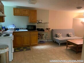 891 Huntington Ave in Boston, MA - Foto de edificio - Building Photo