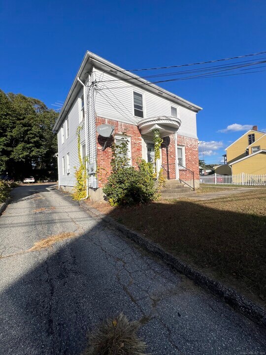 25 Green St in Putnam, CT - Foto de edificio