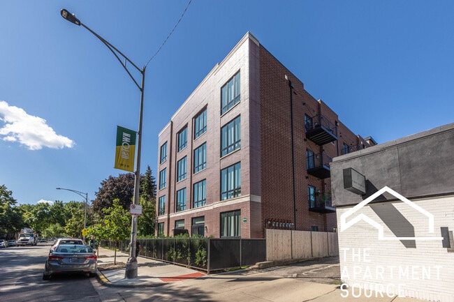 4104 N Sheridan Rd, Unit 1 in Chicago, IL - Building Photo - Building Photo