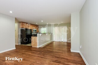 2340 Melody Ln NW in Kennesaw, GA - Foto de edificio - Building Photo