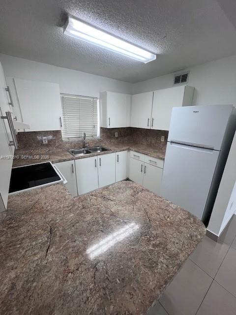 3041 W 76th St in Hialeah, FL - Foto de edificio - Building Photo