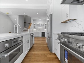 944 E Broadway in Boston, MA - Foto de edificio - Building Photo