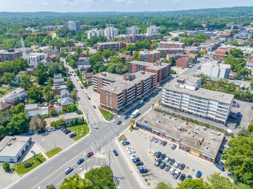 Valley Gate Apartments in Hamilton, ON - Building Photo