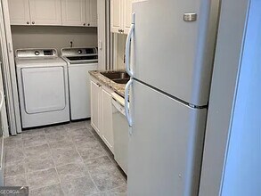 301 Dunbar Dr in Dunwoody, GA - Building Photo - Building Photo