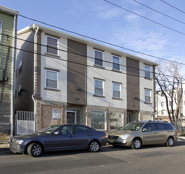 70-72 Livingston St in Elizabeth, NJ - Foto de edificio - Building Photo