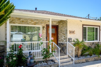 8337 Valecrest Dr in Sun Valley, CA - Foto de edificio - Building Photo