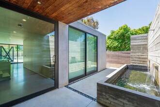 762 Rosecrans Ave in Manhattan Beach, CA - Building Photo - Building Photo