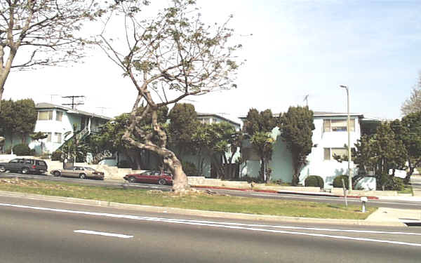 4851 San Vicente Blvd in Los Angeles, CA - Building Photo - Building Photo