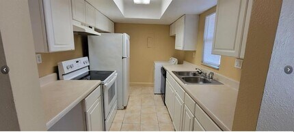 2510 Lemon Tree Ln, Unit J in Orlando, FL - Building Photo - Building Photo