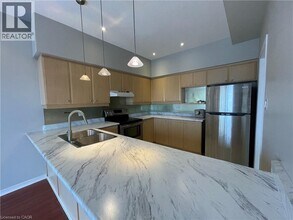 103 Hollyridge Crescent in Kitchener, ON - Building Photo - Building Photo