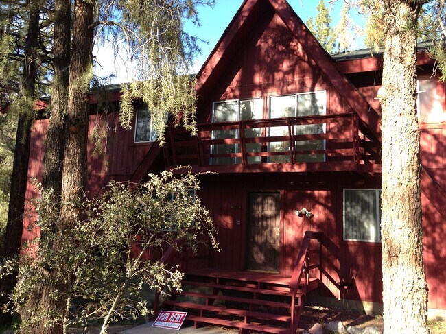 2420 Freeman Dr, Unit 3 in Frazier Park, CA - Building Photo - Building Photo